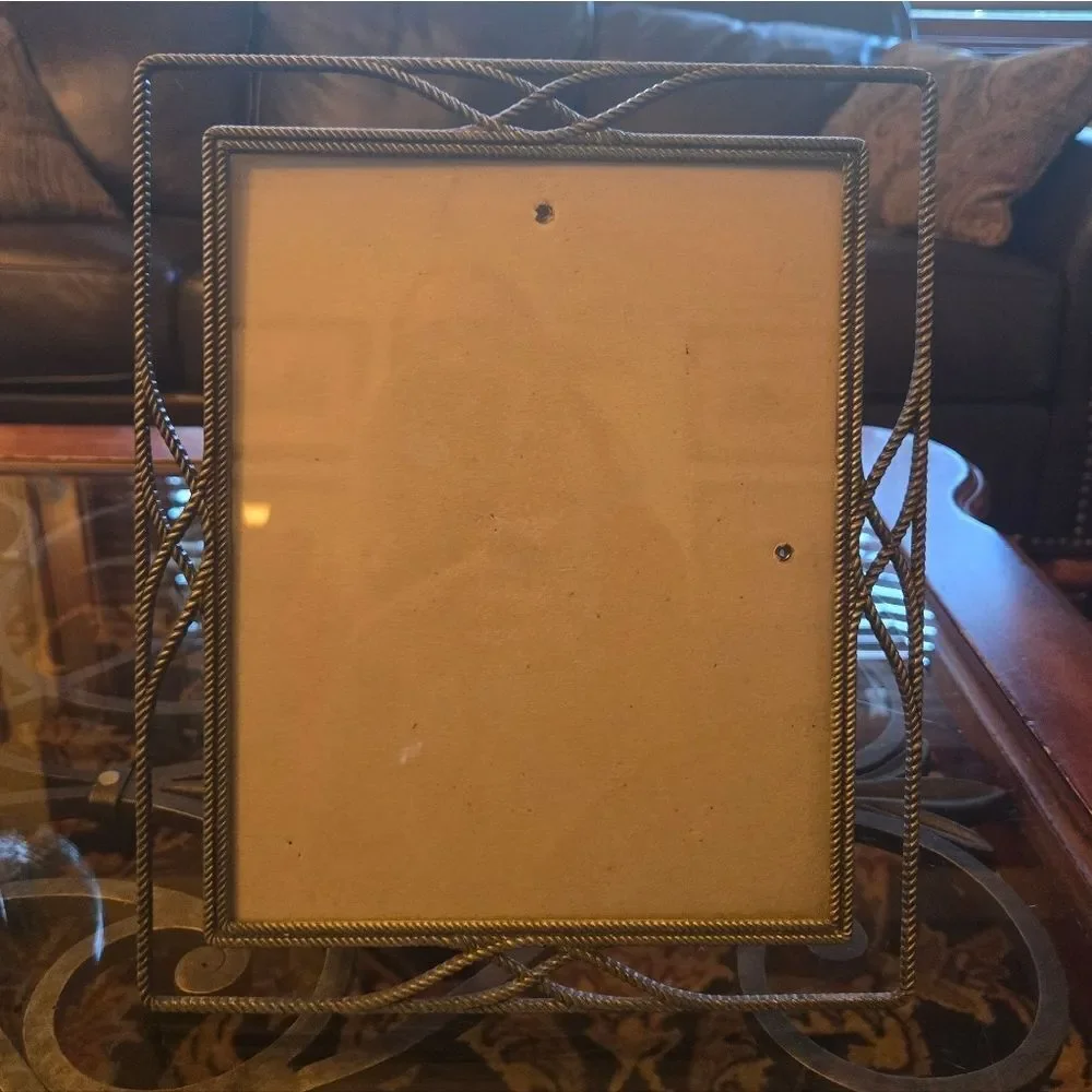 Elegant Black Metal Picture Frame 10 X 8 - Picture 3 of 5